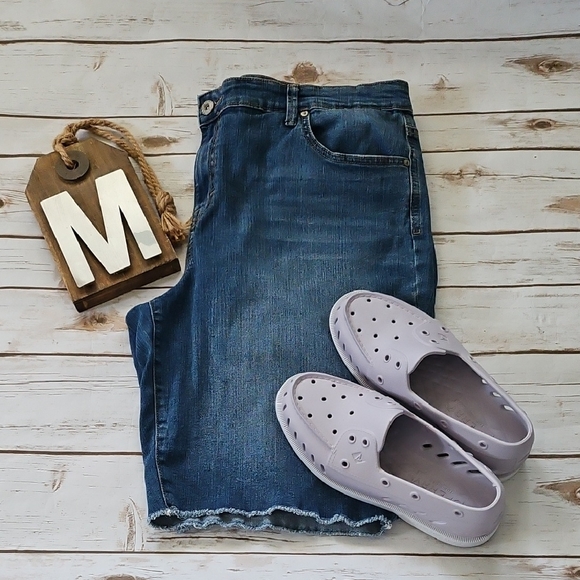 Style & Co. Medium Wash Denim Bermuda Shorts - Picture 1 of 12